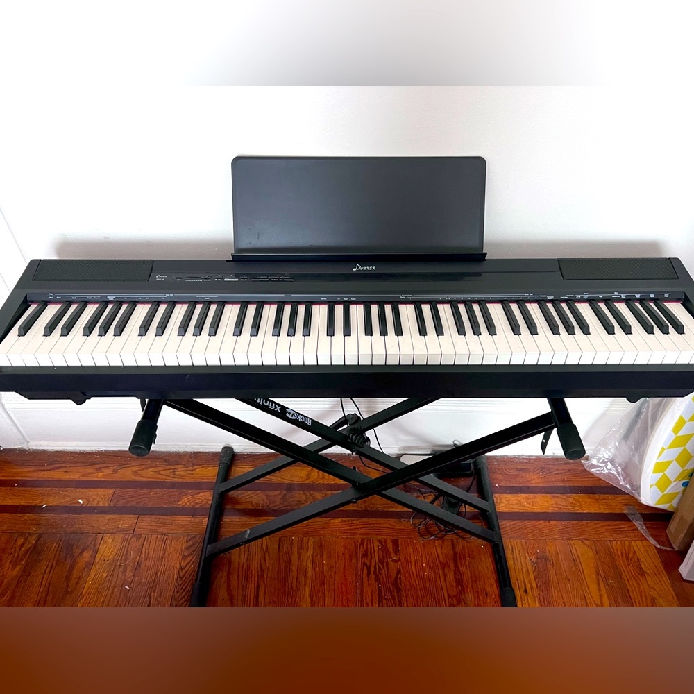 Donner keyboard with pedal, 88 keys electric piano. Like new